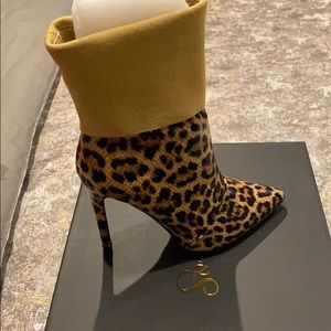 So Me Womens's Cuff Leopard Print Booties